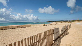 Blick zum Kap Trafalgar mit dem Leuchtturm
