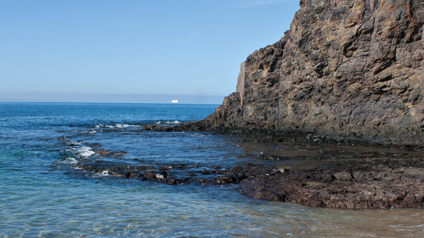 die Klippen am Playa Mujeres auf Lanzarote