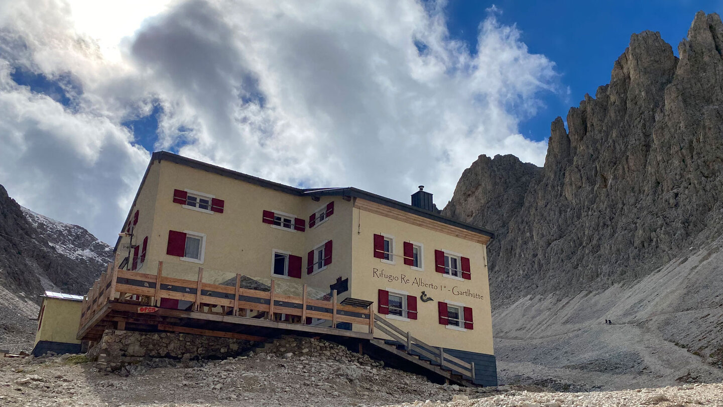 das Rifugio Re Alberto 1° oder auch die Gartlhütte vor den Vajolettürmen Gartlhütte vor den Vajolettürmen