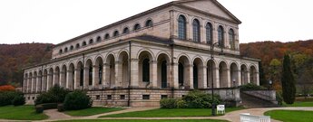 imposantes Kursaalgebäude im Staatsbad Bad Brückenau