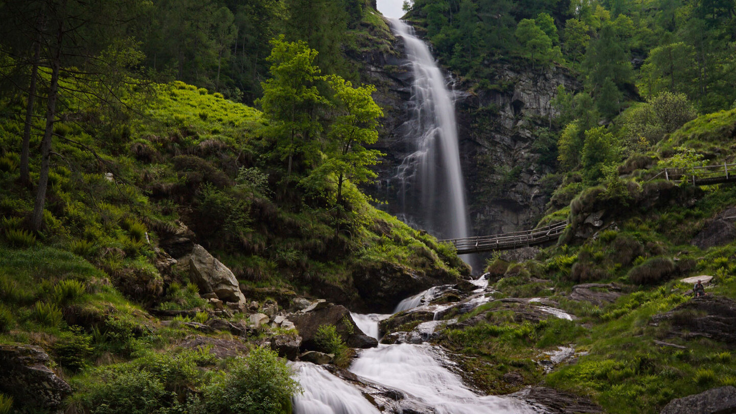 Cascata La Froda im Valle Verzasca