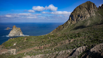 Roques de Anaga mit der Finca Las Palmas und dem mächtigen Roque Adermo