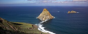 die Roques de Anaga: der große Roque de Dentro und der kleinere Roque de Fuera