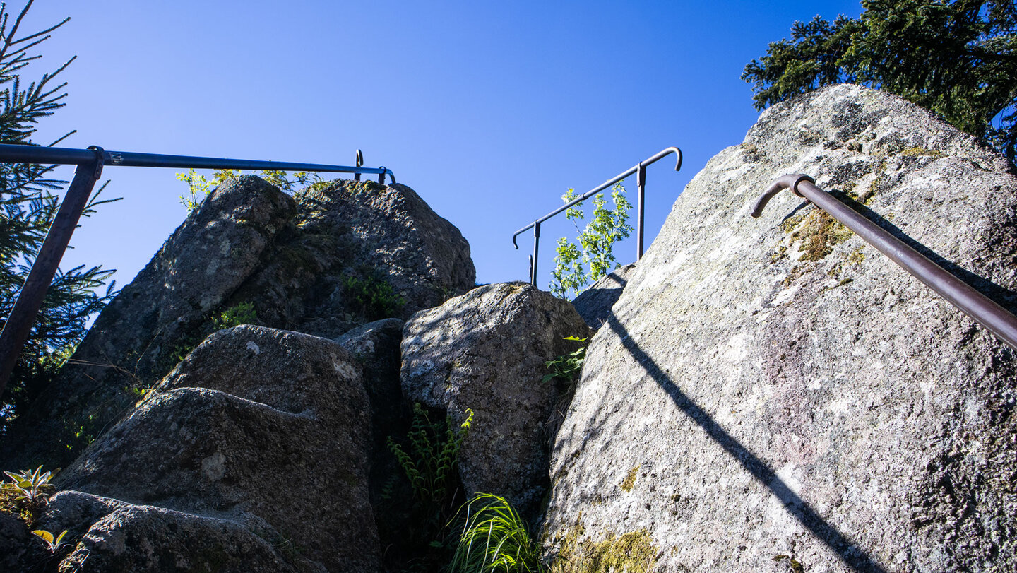 Felstreppe auf den Karlstein – Aussichtsfels am Westweg