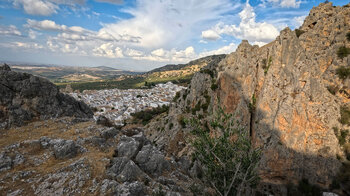 Blick über den Cañón del Río Bailón auf Zuheros