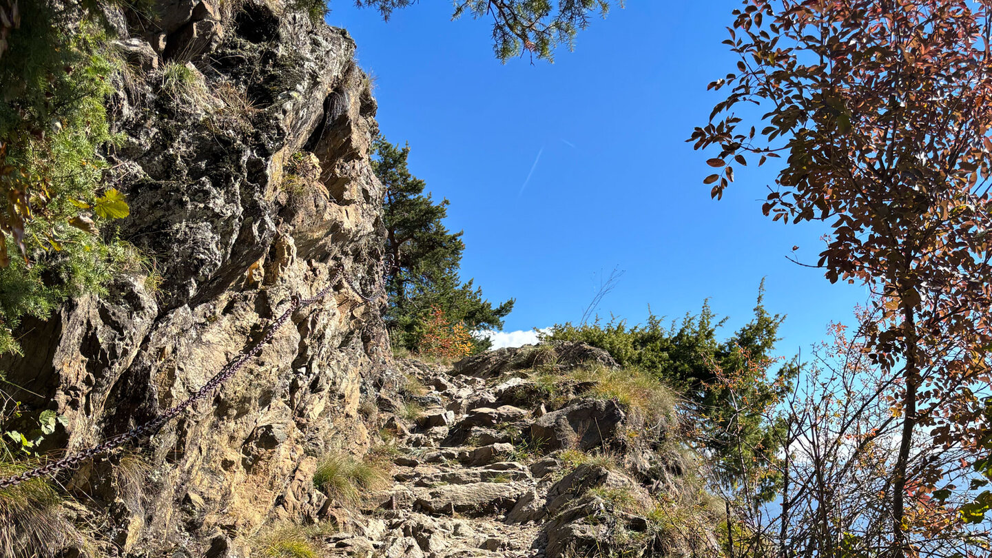 Felstreppen entlang des Felsenwegs