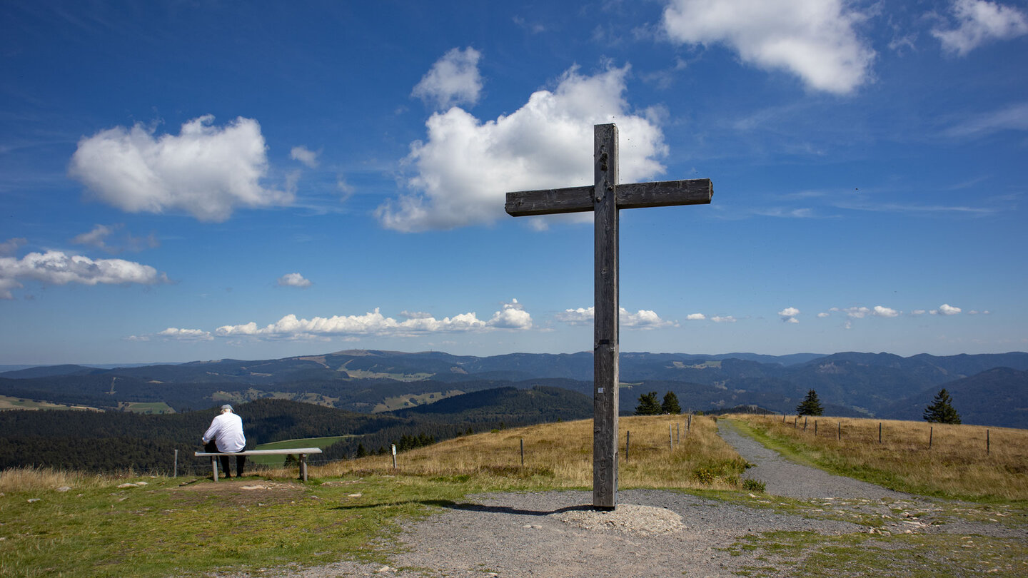 das Gipfelkreuz des Belchen im Südschwarzwald
