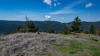Aussichtspunkt zum Schluchsee auf dem Felsplateau des Bildstein