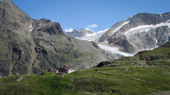 Taschachhaus mit Taschachferner im Hintergrund