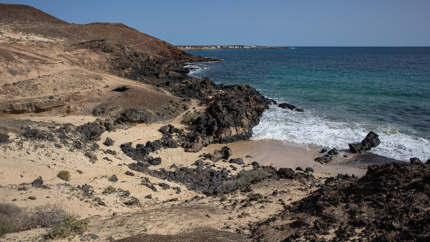 Sandbucht am Ende des Barranco de los Conejos auf La Graciosa bei Lanzarote Sandbucht am Ende des Barranco de los Conejos auf La Graciosa bei Lanzarote