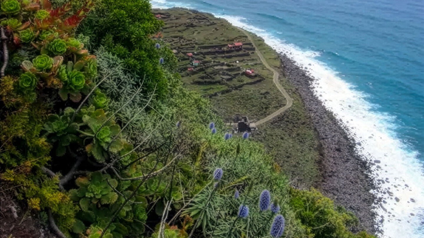 Blick auf die Gärten der Fajã da Quebrada Nova
