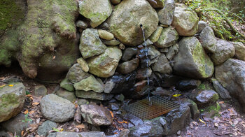 Brunnen am Parkplatz bei La Mimbresas