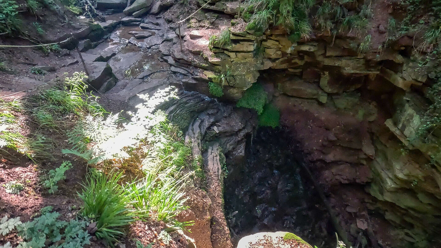 Wandern auf dem Margaretenschlucht-Pfad Wandern auf dem Margaretenschlucht-Pfad