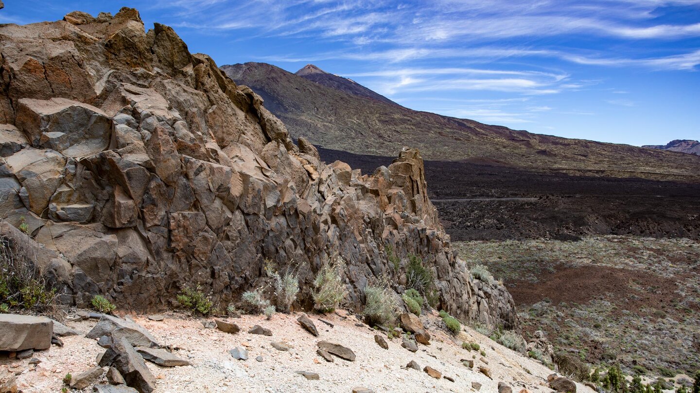 Basaltwand entlang des Gipfelpfads auf dem Montaña el Cedro
