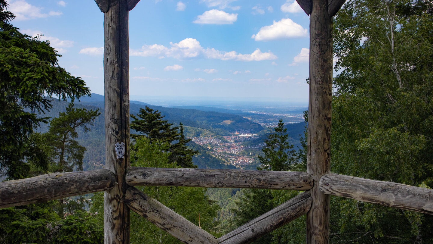 Blick übers Murgtal zur Rheinebene von den Latschigfelsen