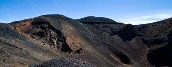 Blick in den Krater des Vulkans Duraznero