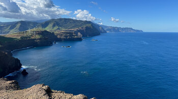Ausblick von der Ponta de São Lourenço auf die Steilküste Madeiras