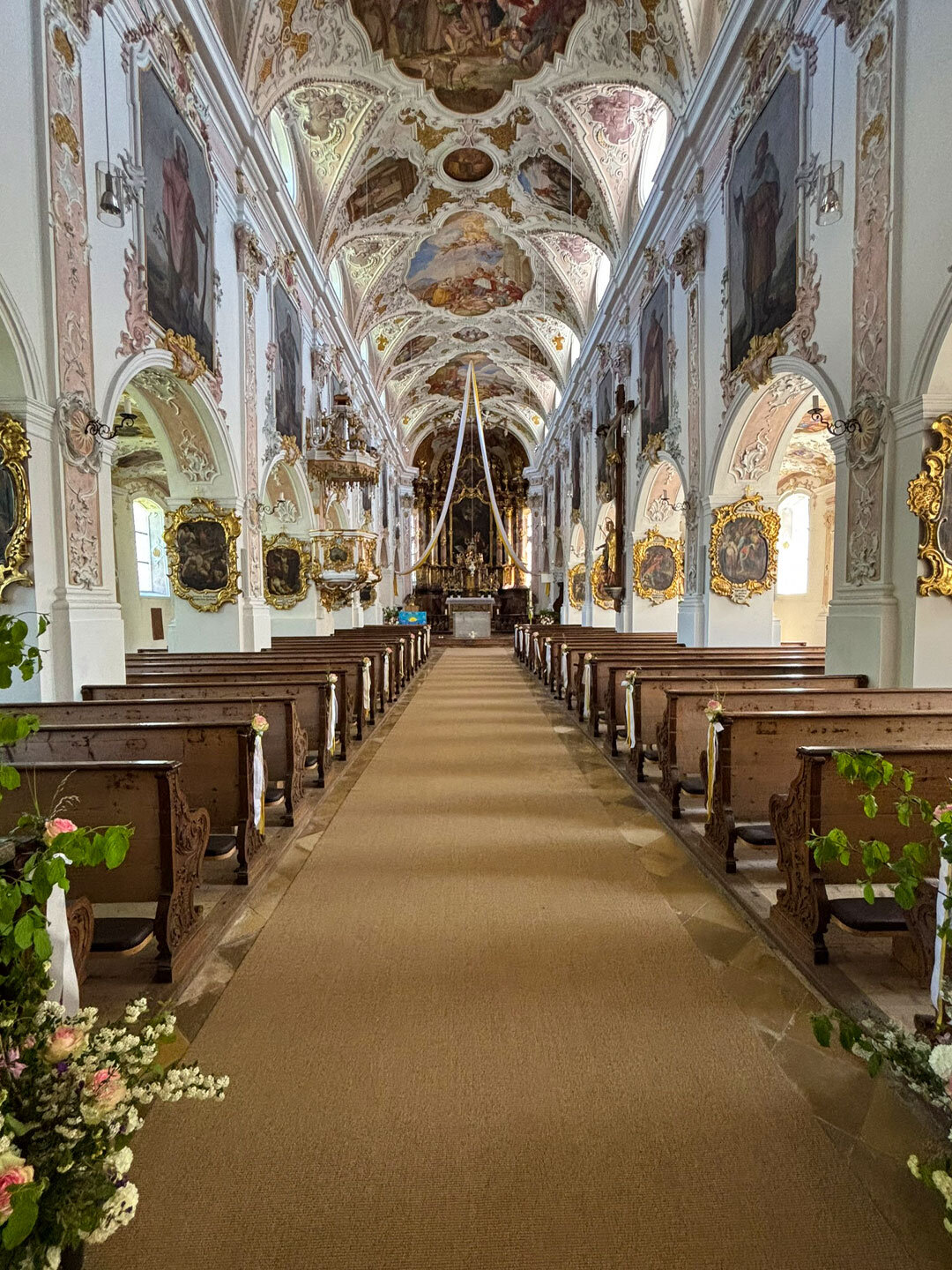 Kirchenraum des Martinsmünsters St. Martin in Fischbachau