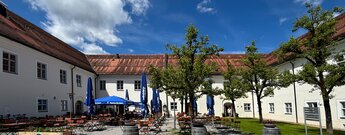 Hof des Klosterstüberl Fischbachau