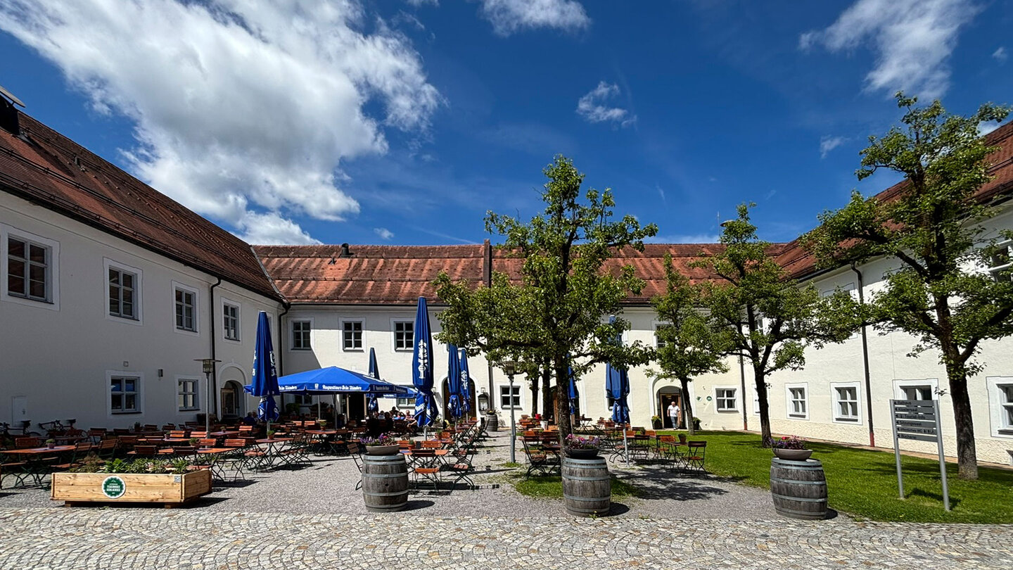 Hof des Klosterstüberl Fischbachau