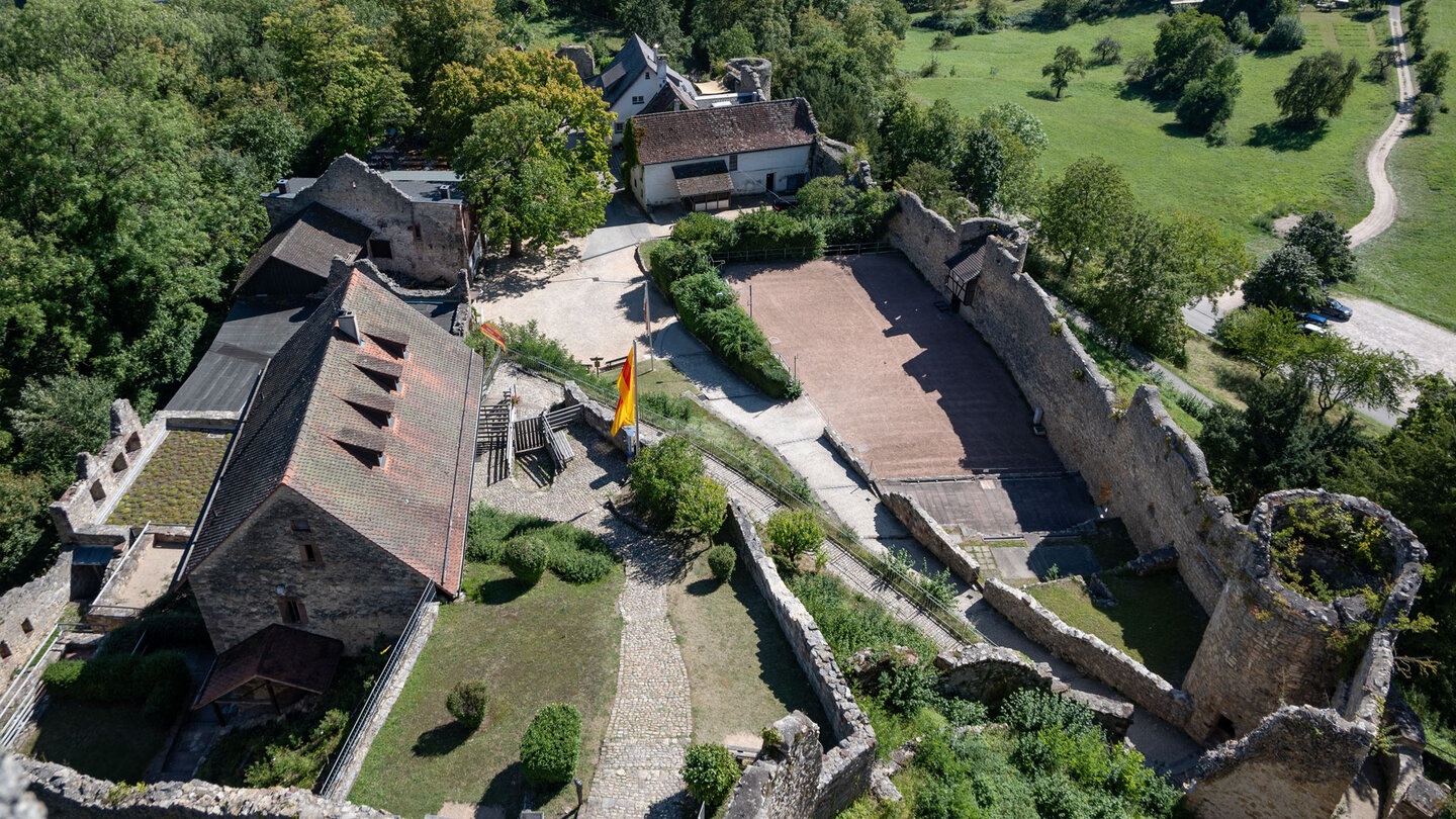 Blick über die Anlage der Burgruine Rötteln