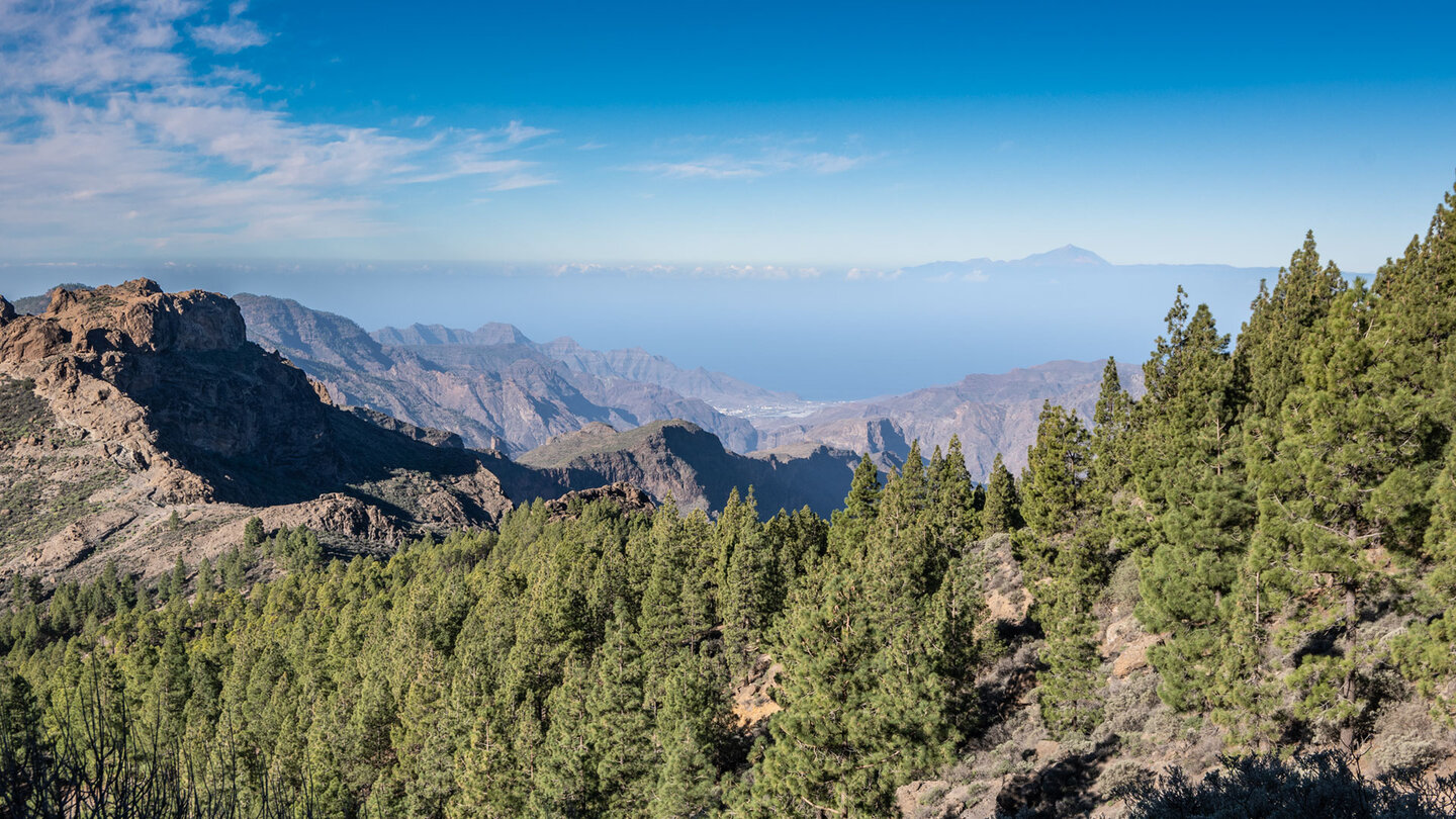 Ausblick auf Montaña del Aserrador bis La Aldea mit Teneriffa