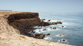 Wanderweg entlang der Steilküste im Westen Fuerteventuras