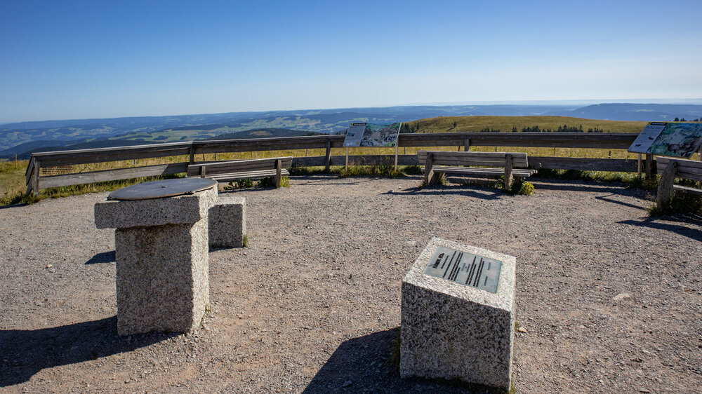 Der Aussichtspunkt am Gipfel des Feldberg im Südschwarzwald