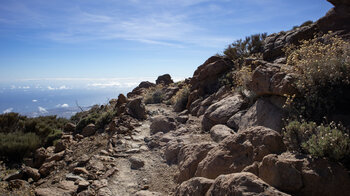 Wanderweg durch felsiges Terrain