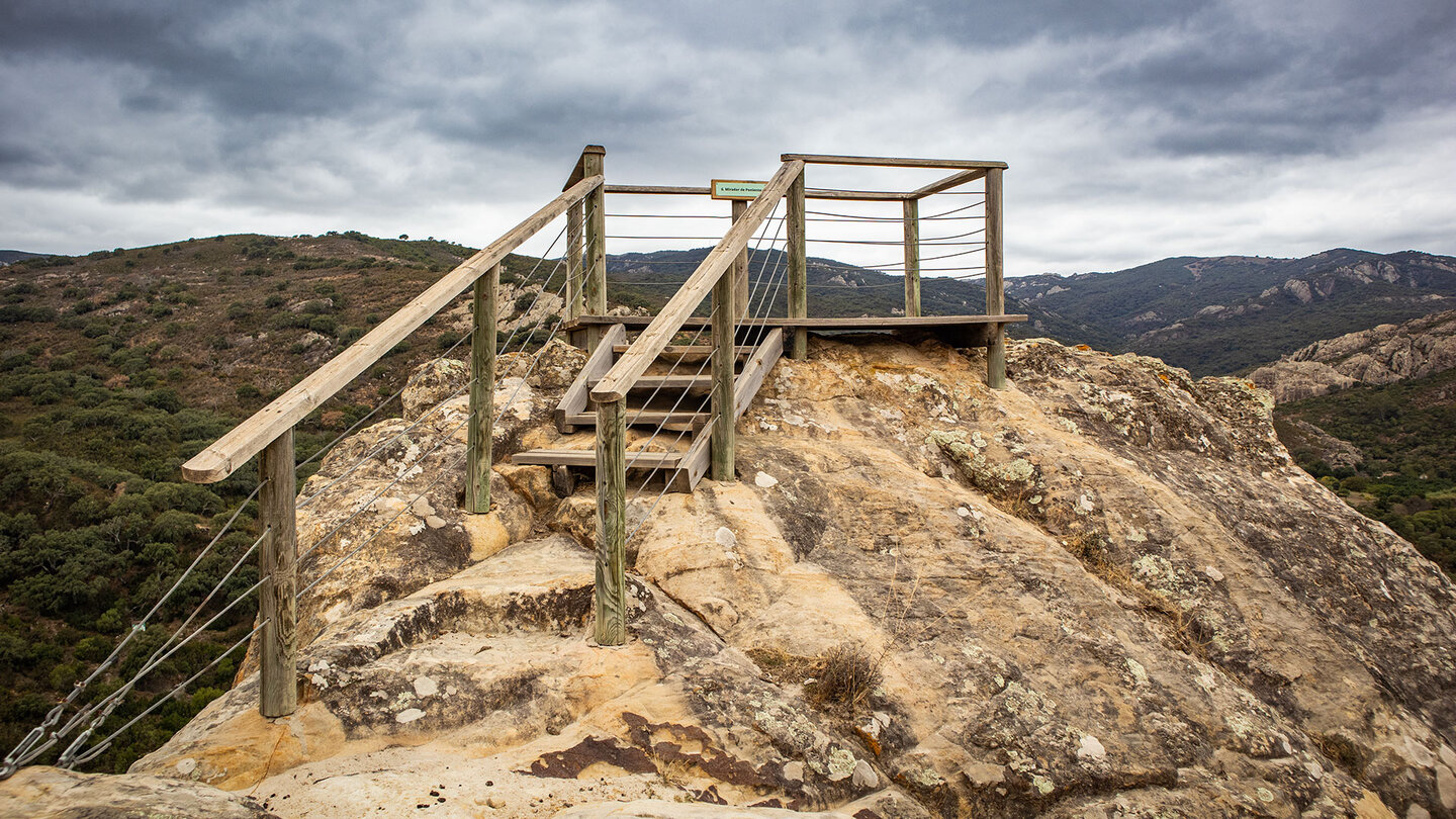 Mirador de Poniente mit Ausblick über den Naturpark Los Alcornocales