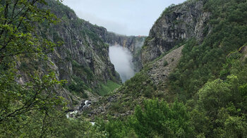 Blick zu den Aussichtsplattformen über dem Vøringsfossen