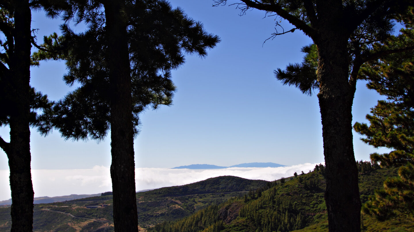 außergewöhnliche Landschaft und das Wolkenmeer vor La Palma vom Mirador de Igualero auf La Gomera aus gesehen