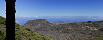 Blick auf den Berg La Fortaleza de Chipude vom Mirador de Igualero auf La Gomera