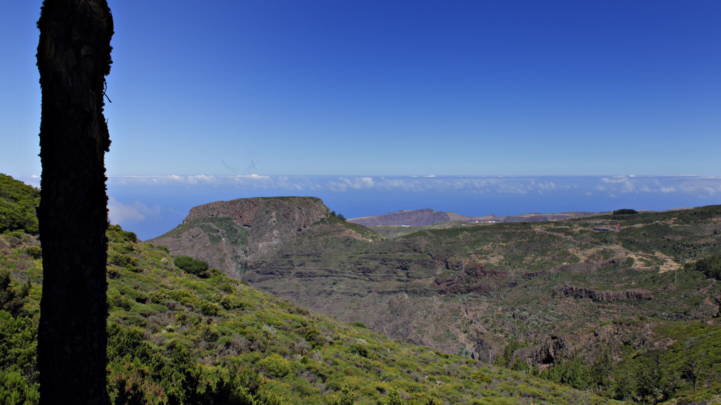 Blick auf den Berg La Fortaleza de Chipude vom Mirador de Igualero auf La Gomera
