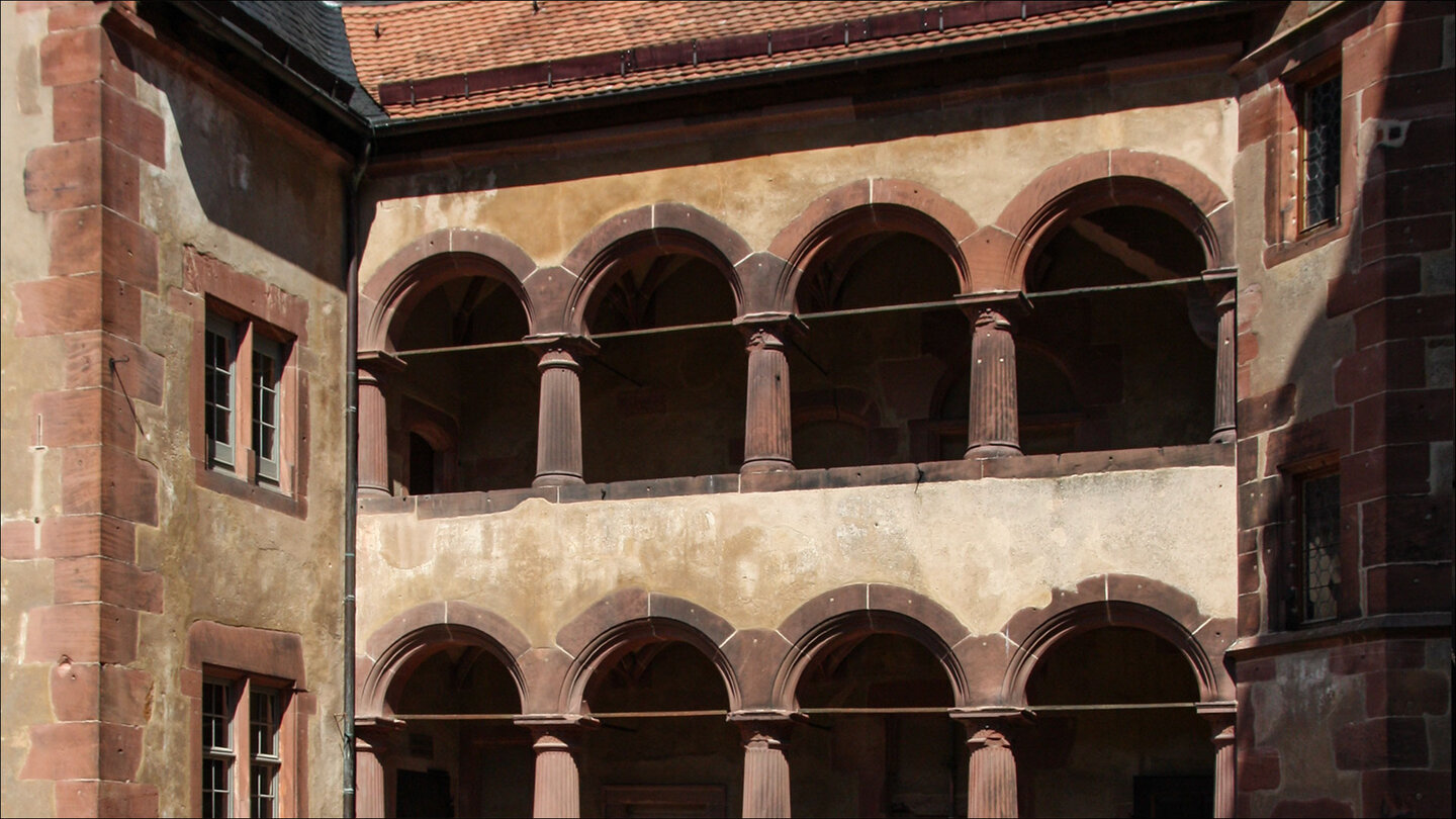 der Gläserne Saalbau im Stil der Frührenaissance der Gläserne Saalbau im Stil der Frührenaissance