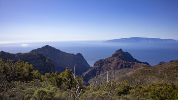 Blick Richtung Masca-Schlucht mit La Gomera im Hintergrund