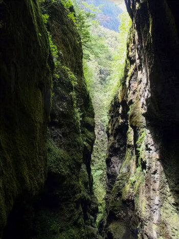Steilwände der Schlucht Ribeira Grande