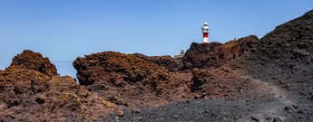 die Leuchtkuppeln des alten und neuen Leuchtturms an der Punta de Teno