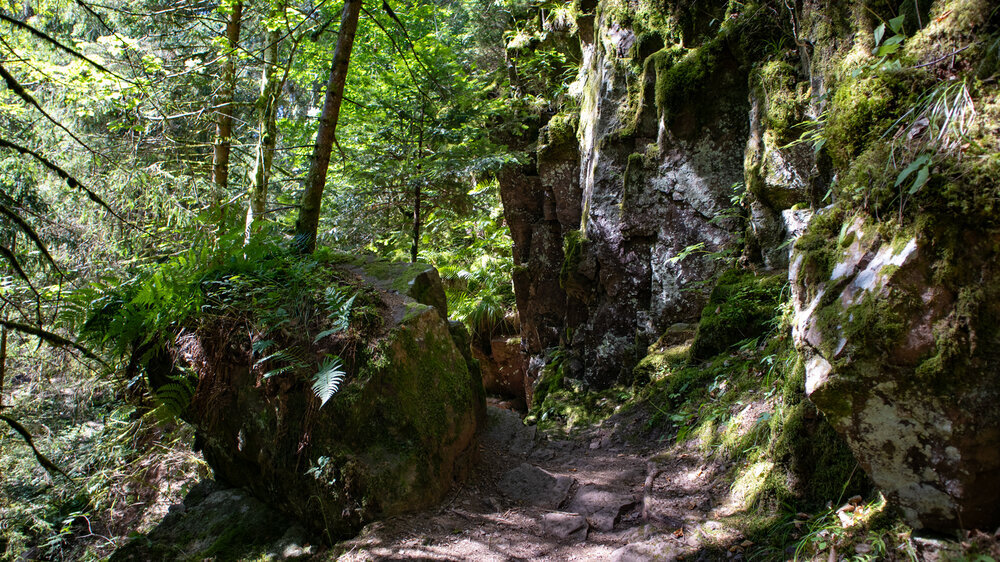 Felsformationen auf dem Rötenbach Wanderweg