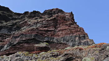 oberhalb der Playa de Nogales auf La Palma finden sich interessante Gesteinsschichtungen