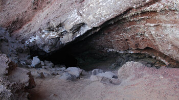 eine Höhle auf dem Weg zur Playa de Nogales auf La Palma