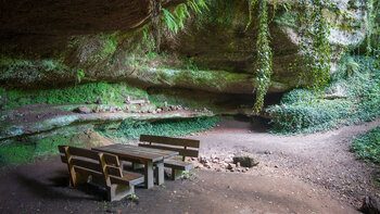 der Hühnerfels ist ein Rastplatz auf der Teufelspfad-tour