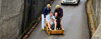 eine Korbschlittenfahrt von Monte nach Funchal ist ein Abenteuer auf Madeira