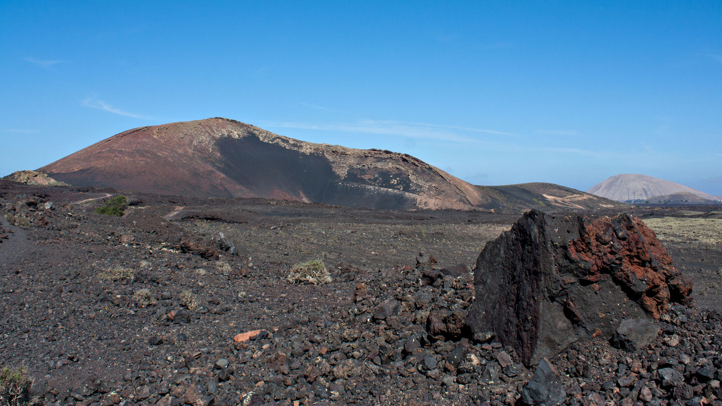 Blick zum Krater des Montaña Ortiz