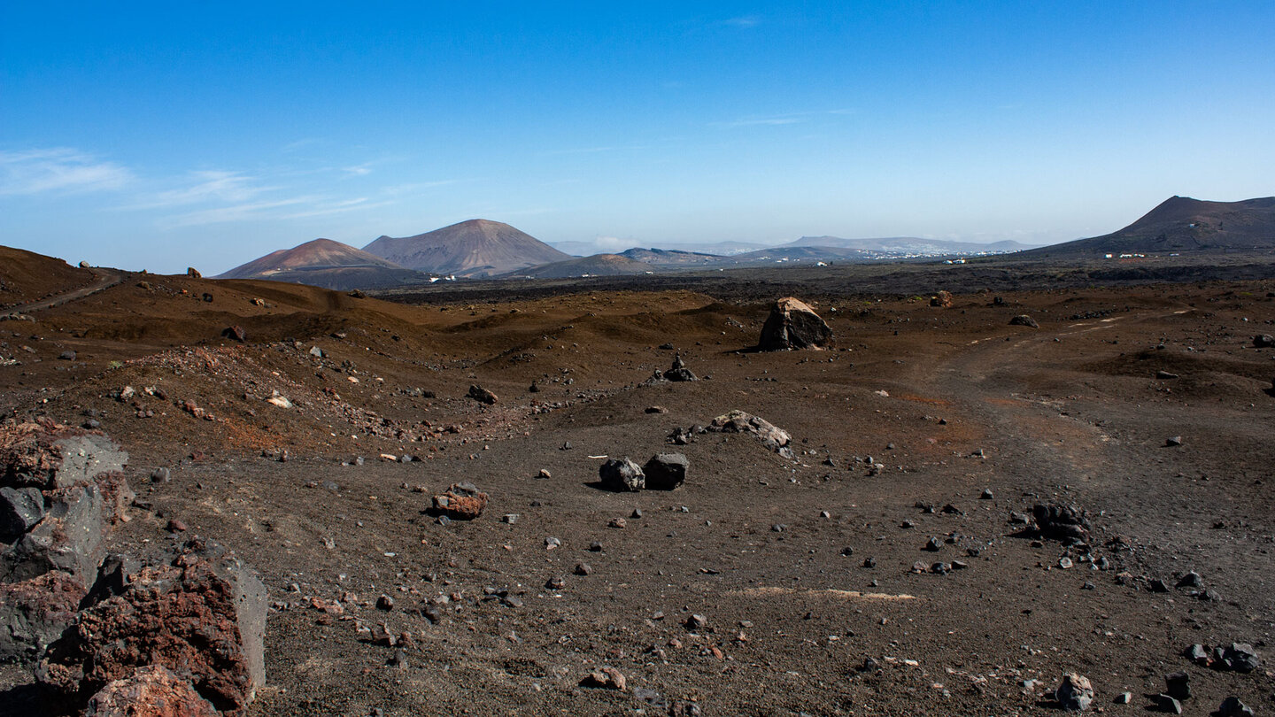 Blick über die weite Vulkanlandschaft beim Montaña Colorada
