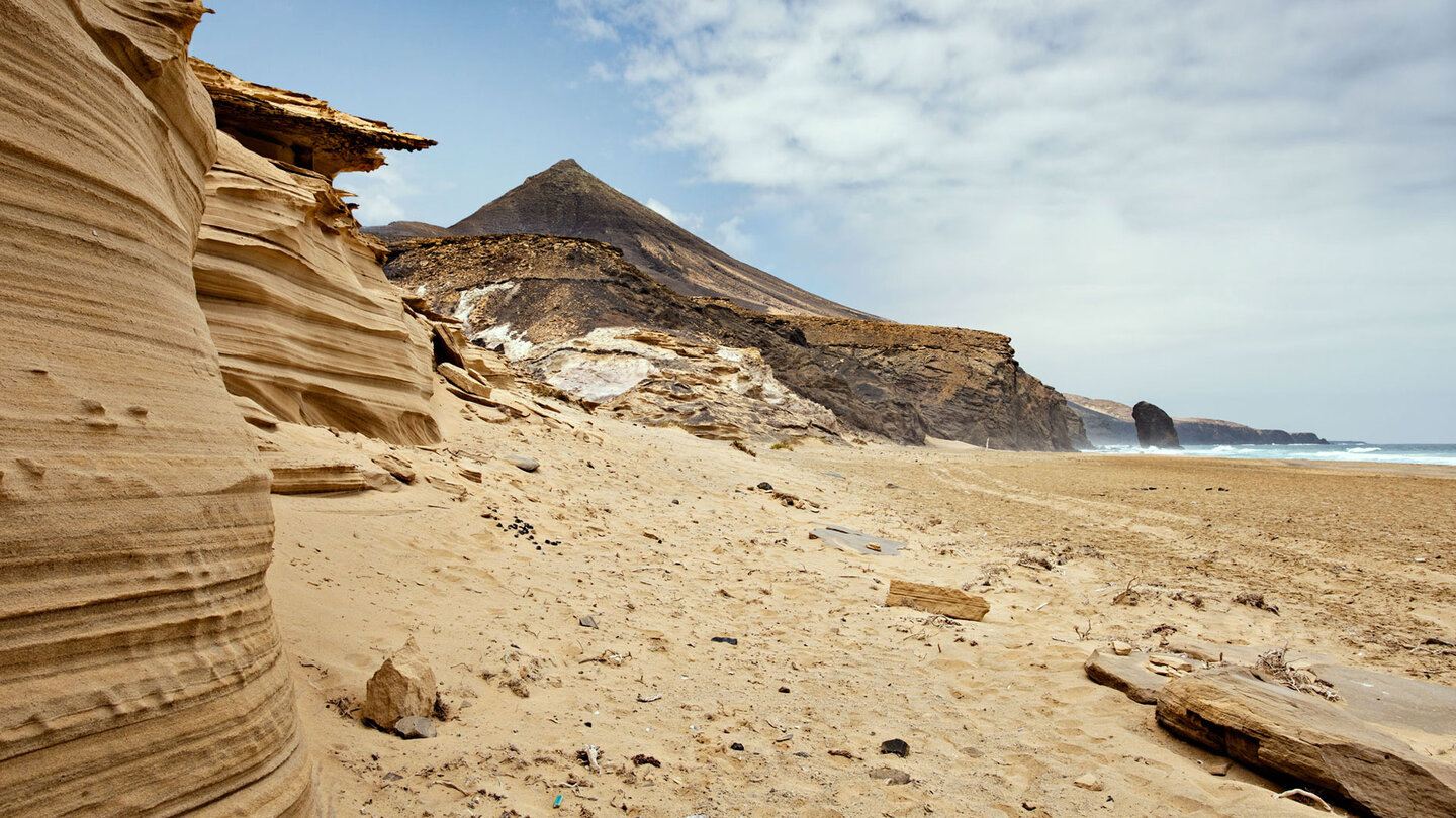 Roque del Morro erhebt sich vor den Steilklippen