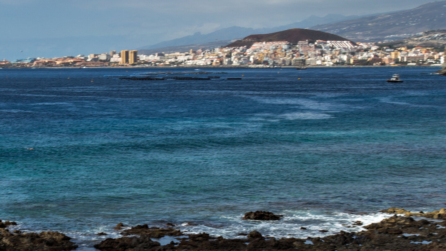 Blick von Palm-Mar auf die Tourismusmetropole im Süden Teneriffas Blick von Palm-Mar auf Los Christianos