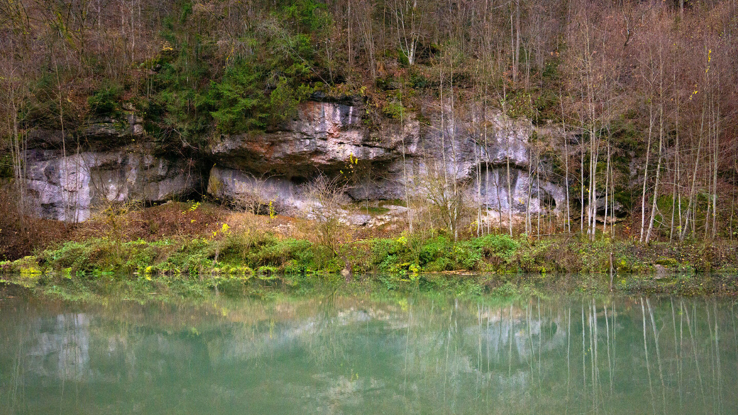 Felsenspiegelung im ersten Teich im Klumpertal