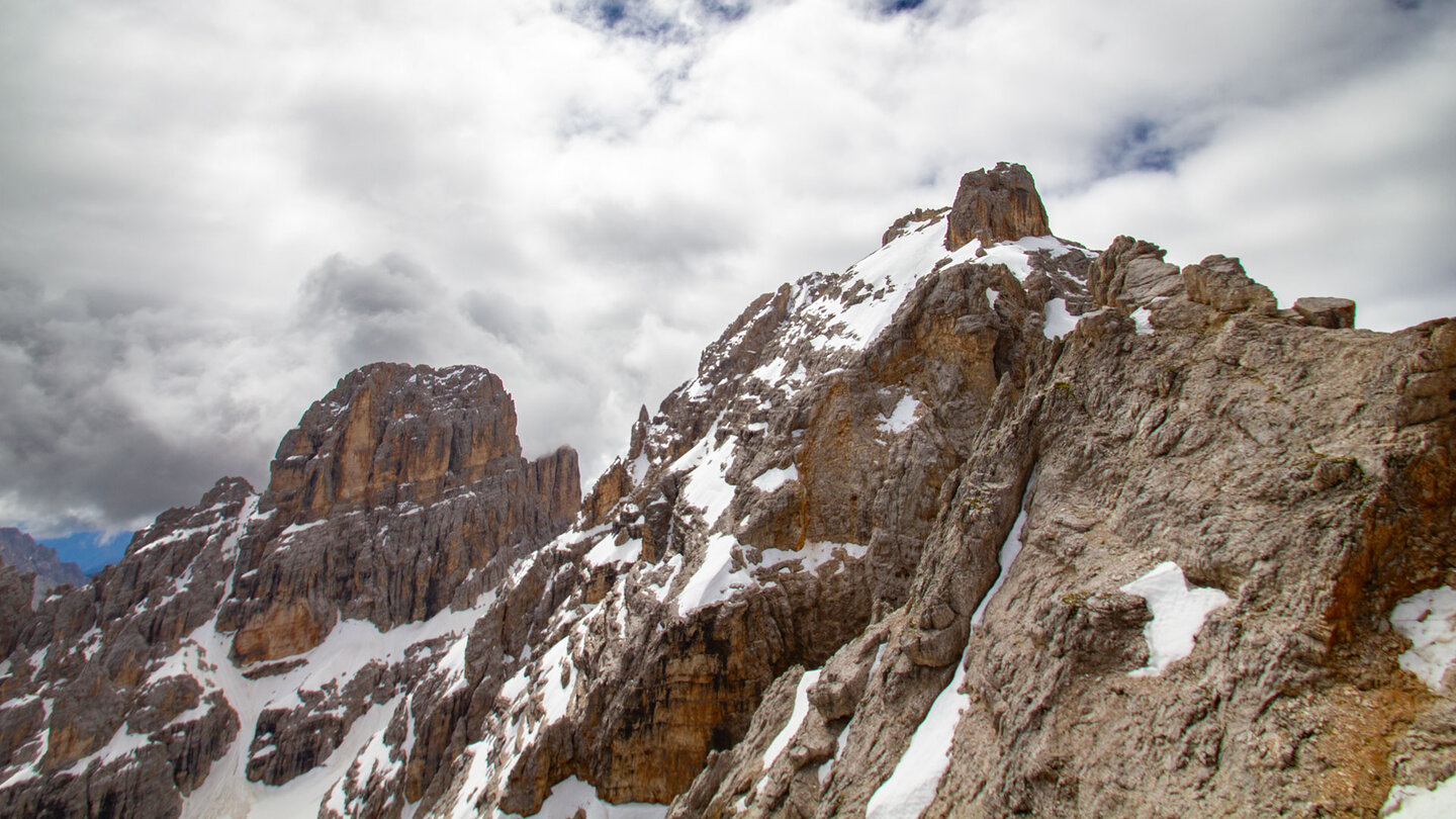 Piz Popena und Monte Cristallo getrennt durch die Forcella del Cristallo Piz Popena und Monte Cristallo