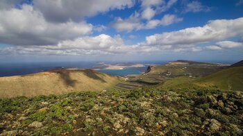 Blick über das Tal von Guinate nach La Graciosa